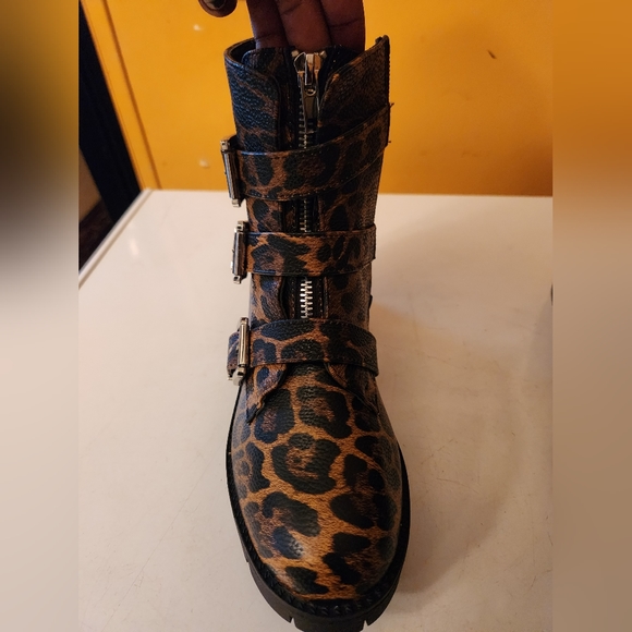 Animal print boots - Picture 7 of 8